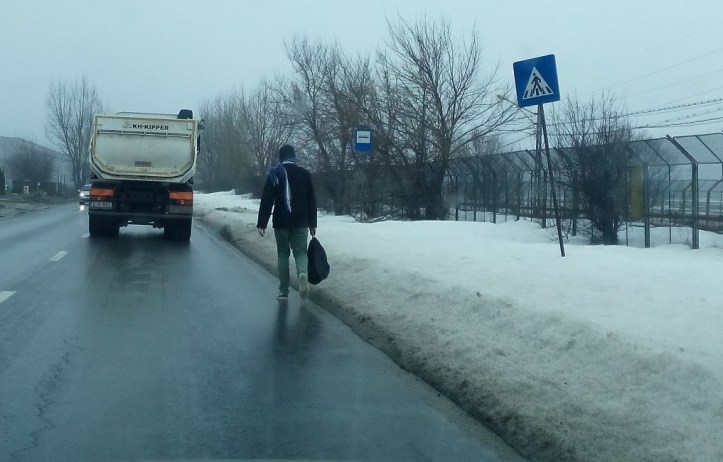 2018 02 20 - mizerie - 6 trotuare nedeszapezite oameni pe soseaua Berceni