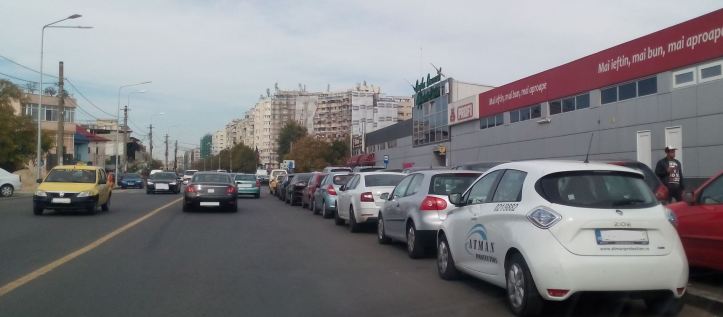 10 final - parcari aiurea - metrorex Aparatori - in statia de autobuz si pe sosea