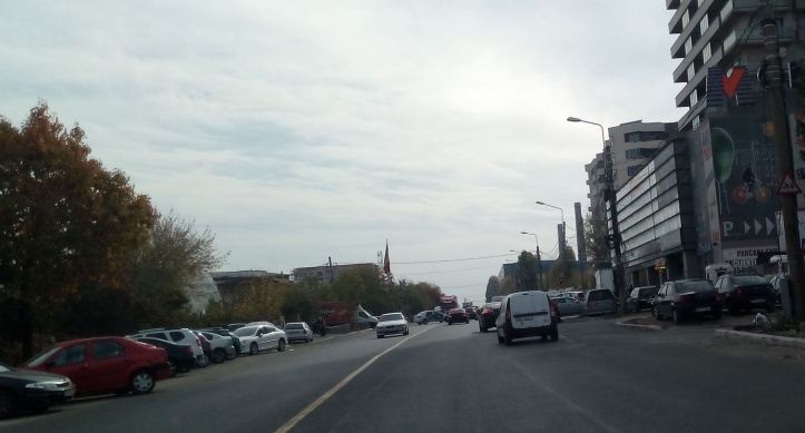 10 final - parcari aiurea - metrorex Leonida - in statia de autobuz si pe sosea - intersectie parasita